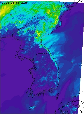 2025-05-15 22 : 00