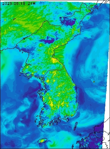 2025-05-18 21 : 00