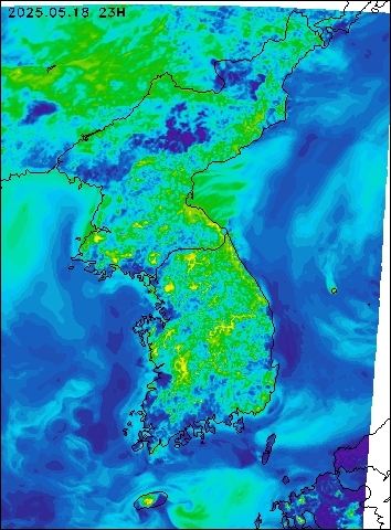 2025-05-18 23 : 00