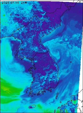 2025-07-15 21 : 00