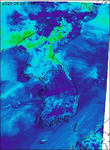 2025-08-06 18 : 00