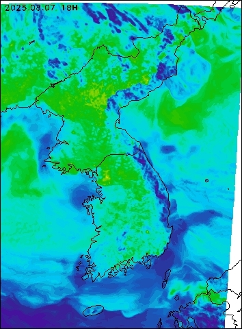 2025-08-07 18 : 00