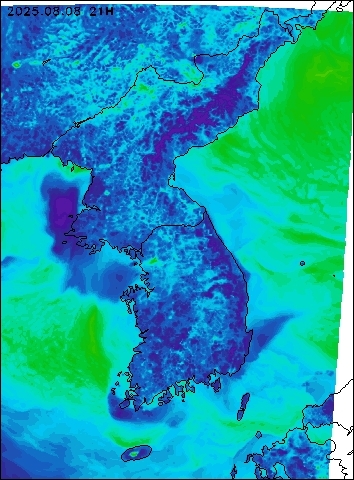 2025-08-08 21 : 00