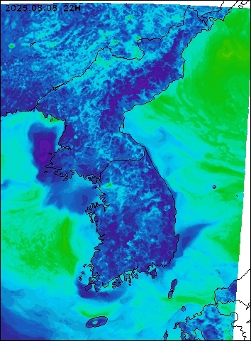 2025-08-08 22 : 00