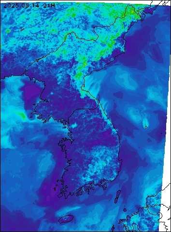 2025-08-14 21 : 00
