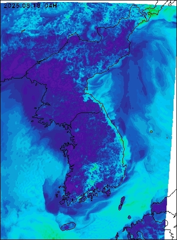 2025-08-18 04 : 00