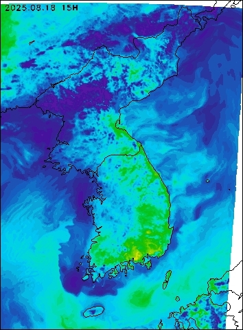 2025-08-18 15 : 00
