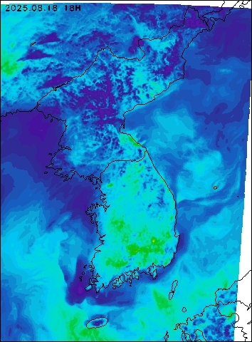 2025-08-18 18 : 00