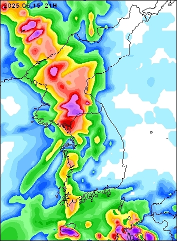 2025-06-15 21 : 00