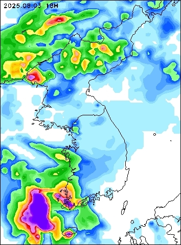 2025-08-03 18 : 00