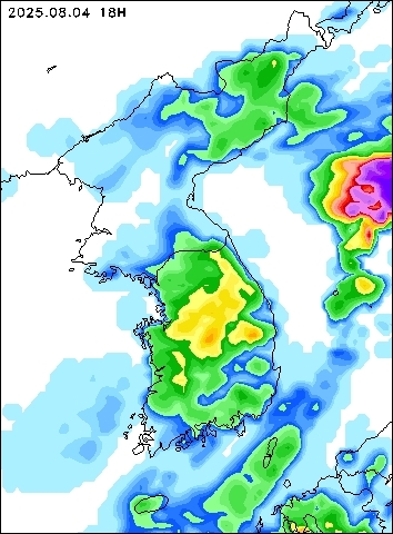 2025-08-04 18 : 00