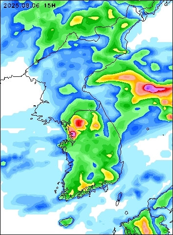 2025-08-06 15 : 00