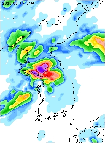 2025-08-13 21 : 00