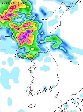 2025-08-18 03 : 00
