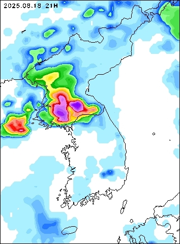 2025-08-18 21 : 00