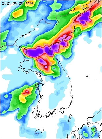 2025-08-28 15 : 00
