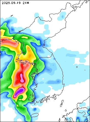 2025-09-19 21 : 00