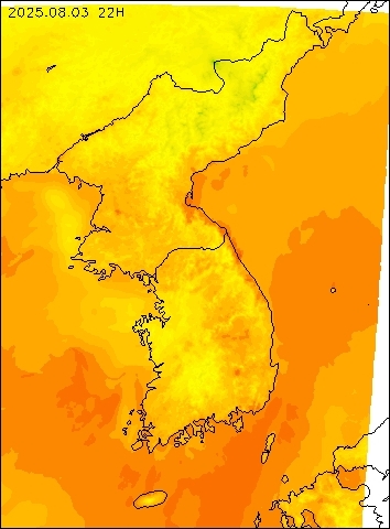 2025-08-03 22 : 00