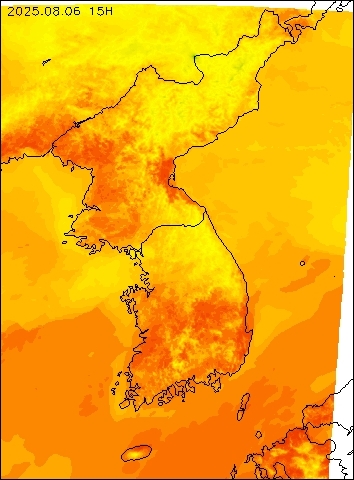 2025-08-06 15 : 00