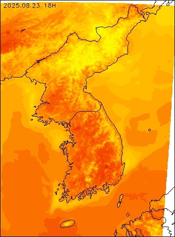 2025-08-23 18 : 00