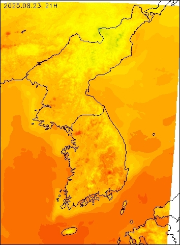2025-08-23 21 : 00