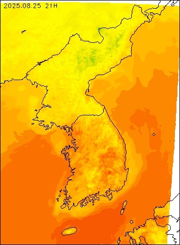 2025-08-25 21 : 00