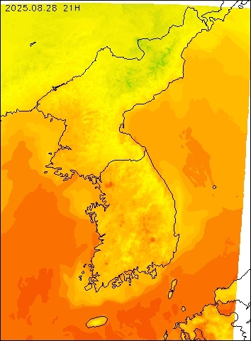 2025-08-28 21 : 00
