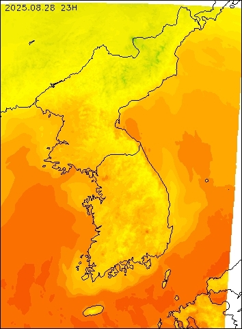 2025-08-28 23 : 00