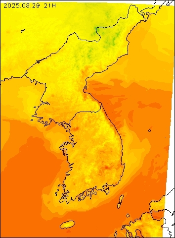 2025-08-29 21 : 00