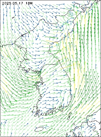 2025-05-17 18 : 00